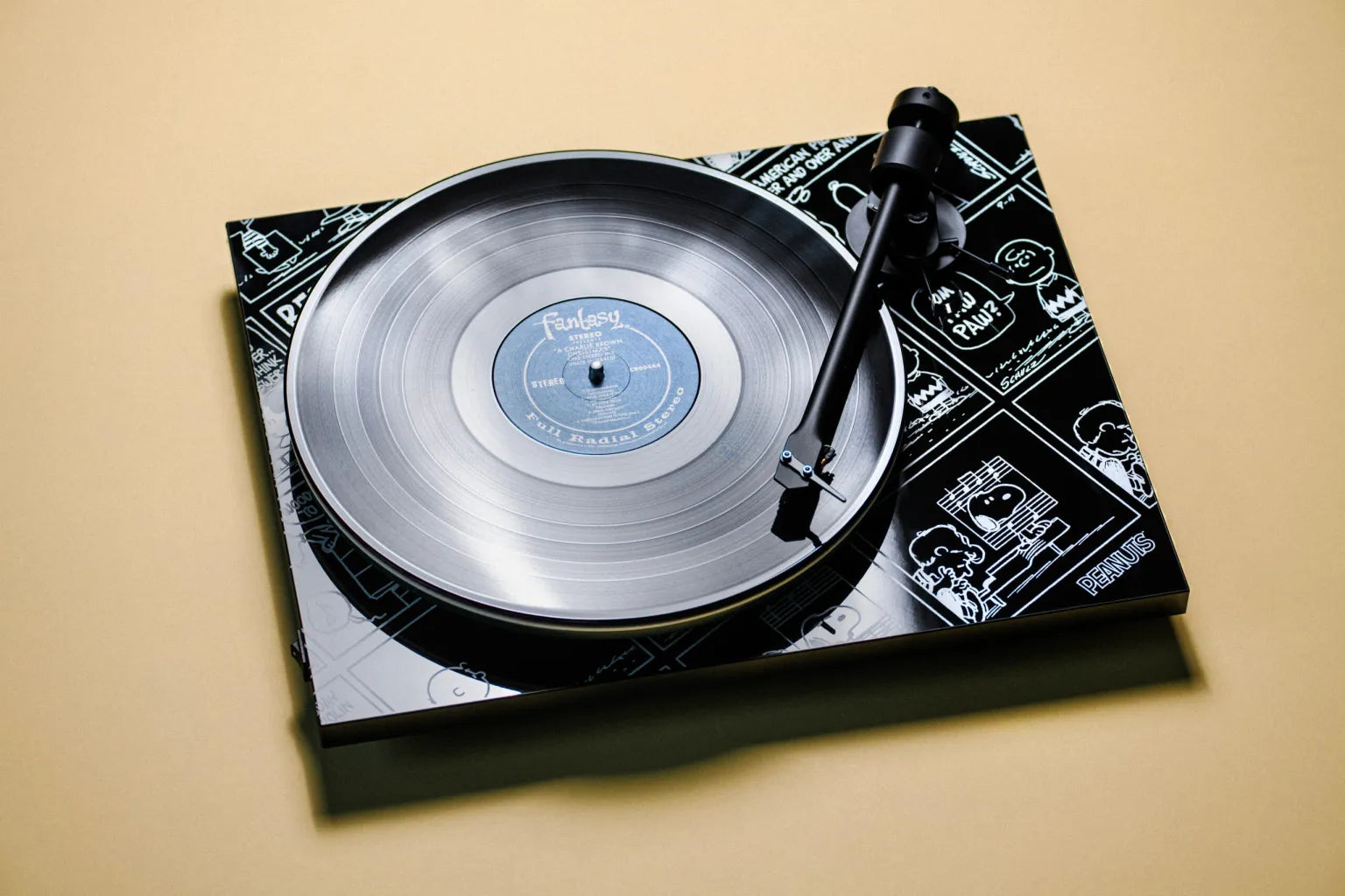 Peanuts Turntable - Pro-Ject
