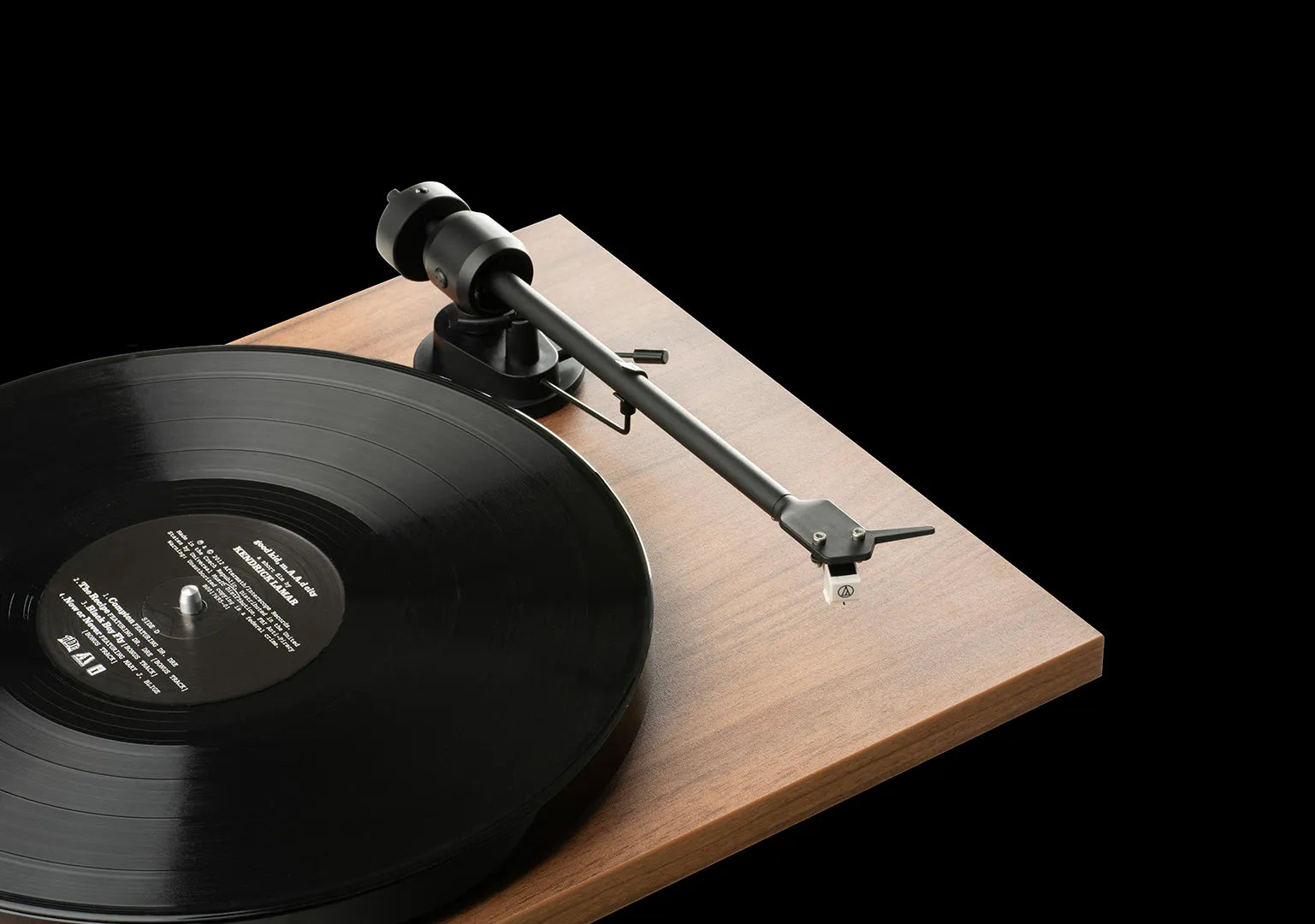 E1 - Pro-Ject (Walnut)
