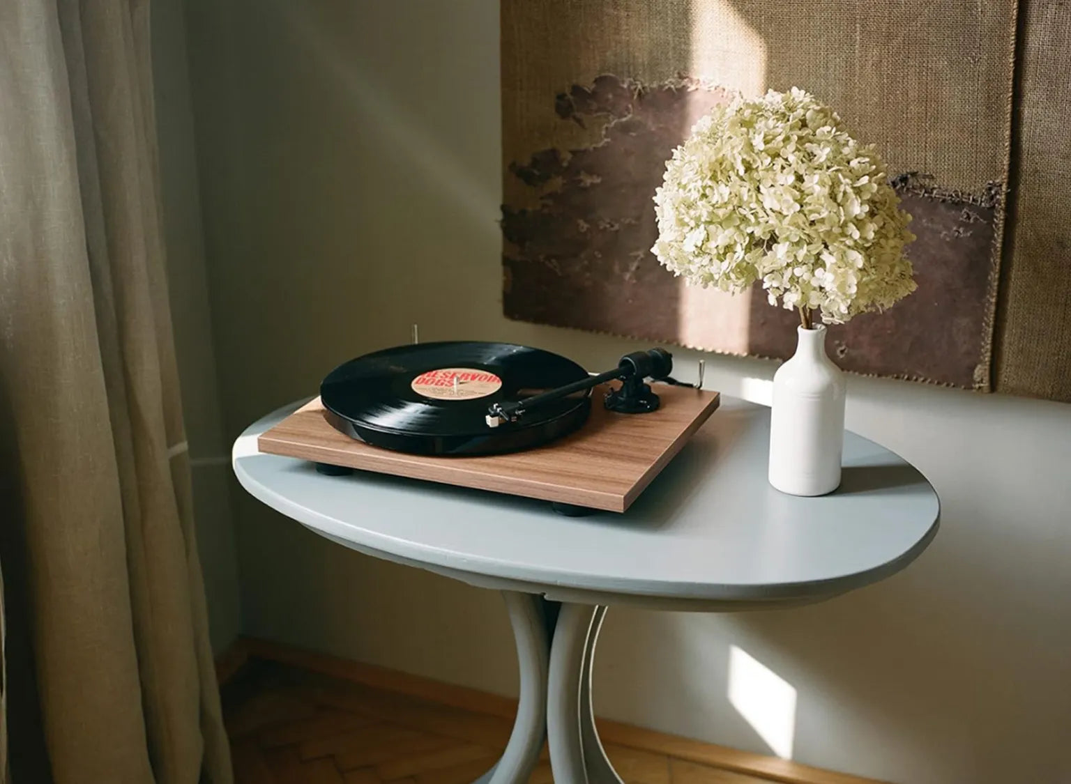 E1 - Pro-Ject (Walnut)
